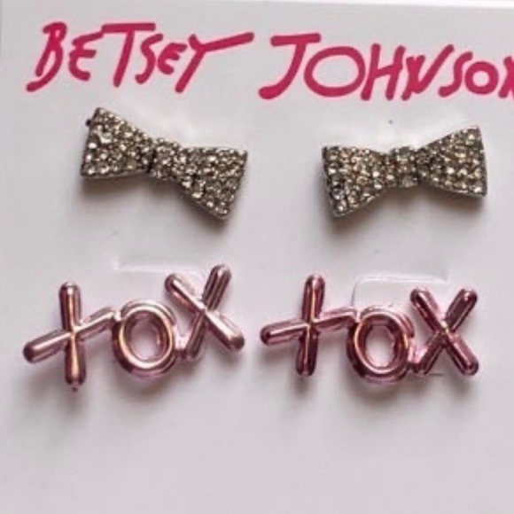 Betsey Johnson Jewelry - NWT 💖 Betsey Johnson Pave Silver Tone Bow Stud Earrings XOXO